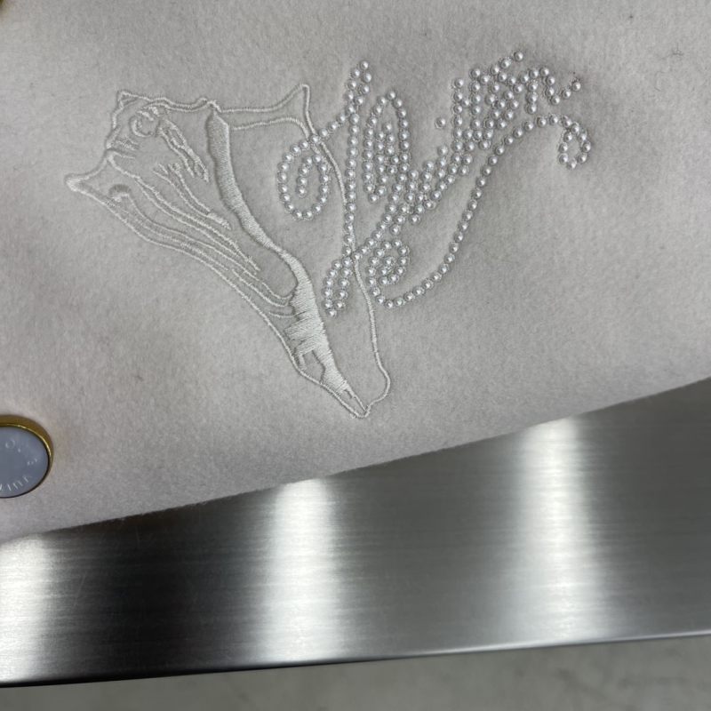 l0vis Vvtt0n outwear